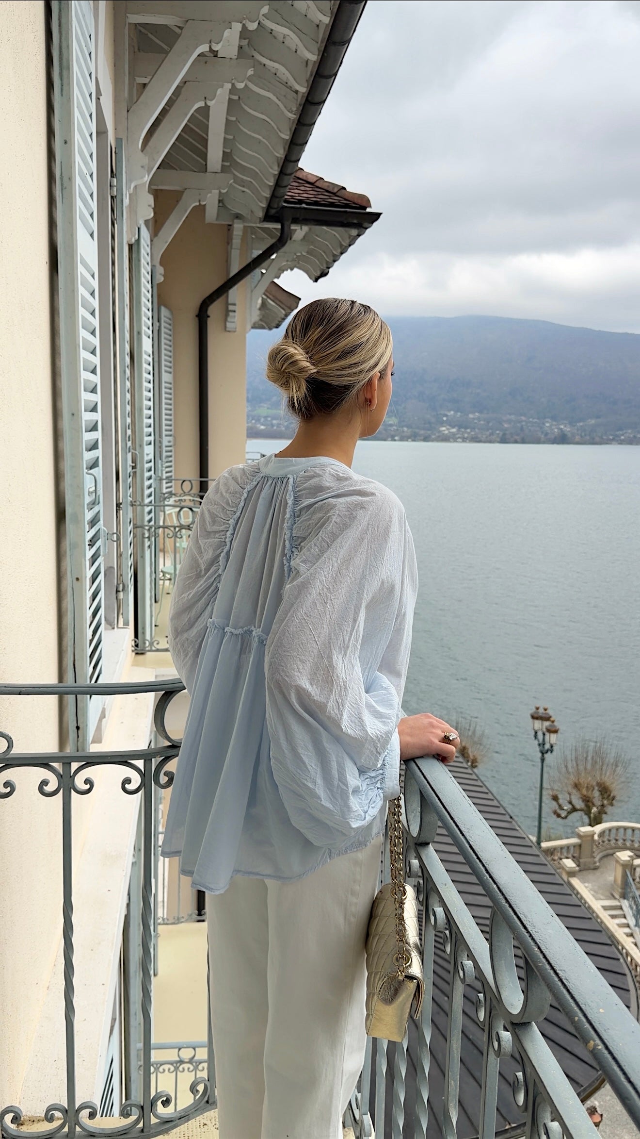 AZÉLIE BLOUSE - SKY BLUE