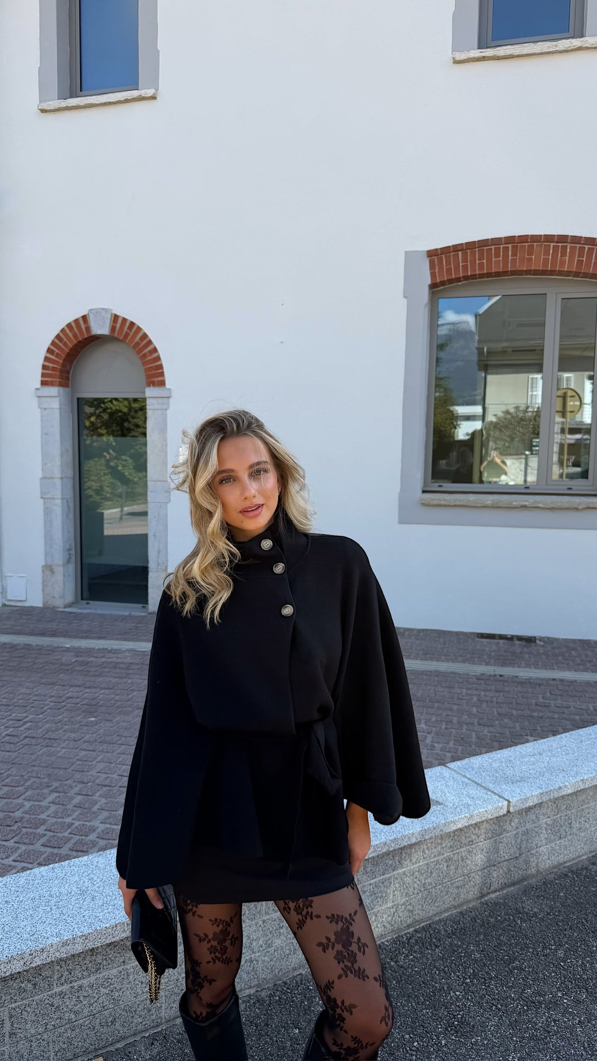 LEYNA CAPE - BLACK