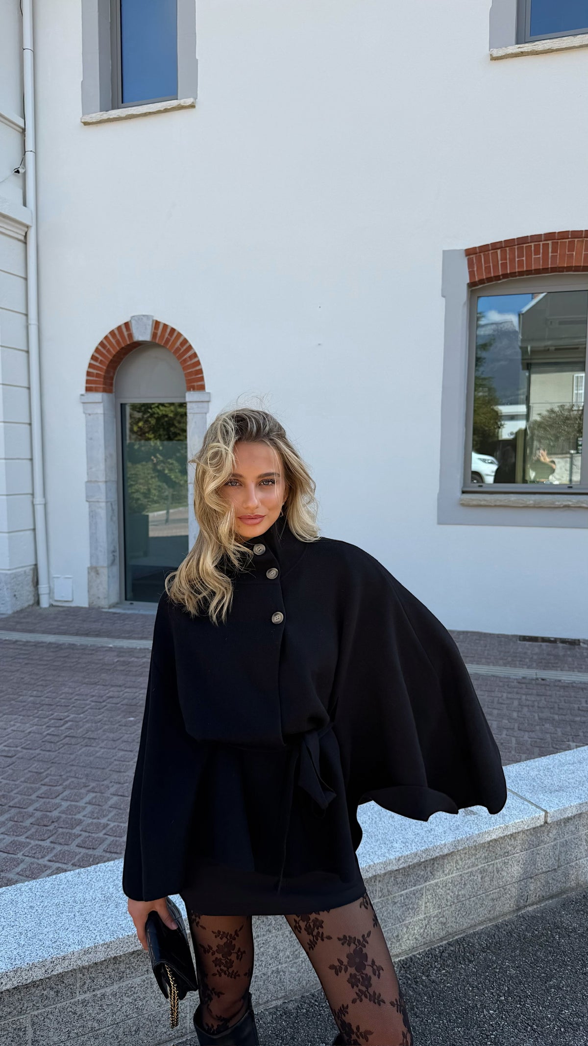 LEYNA CAPE - BLACK