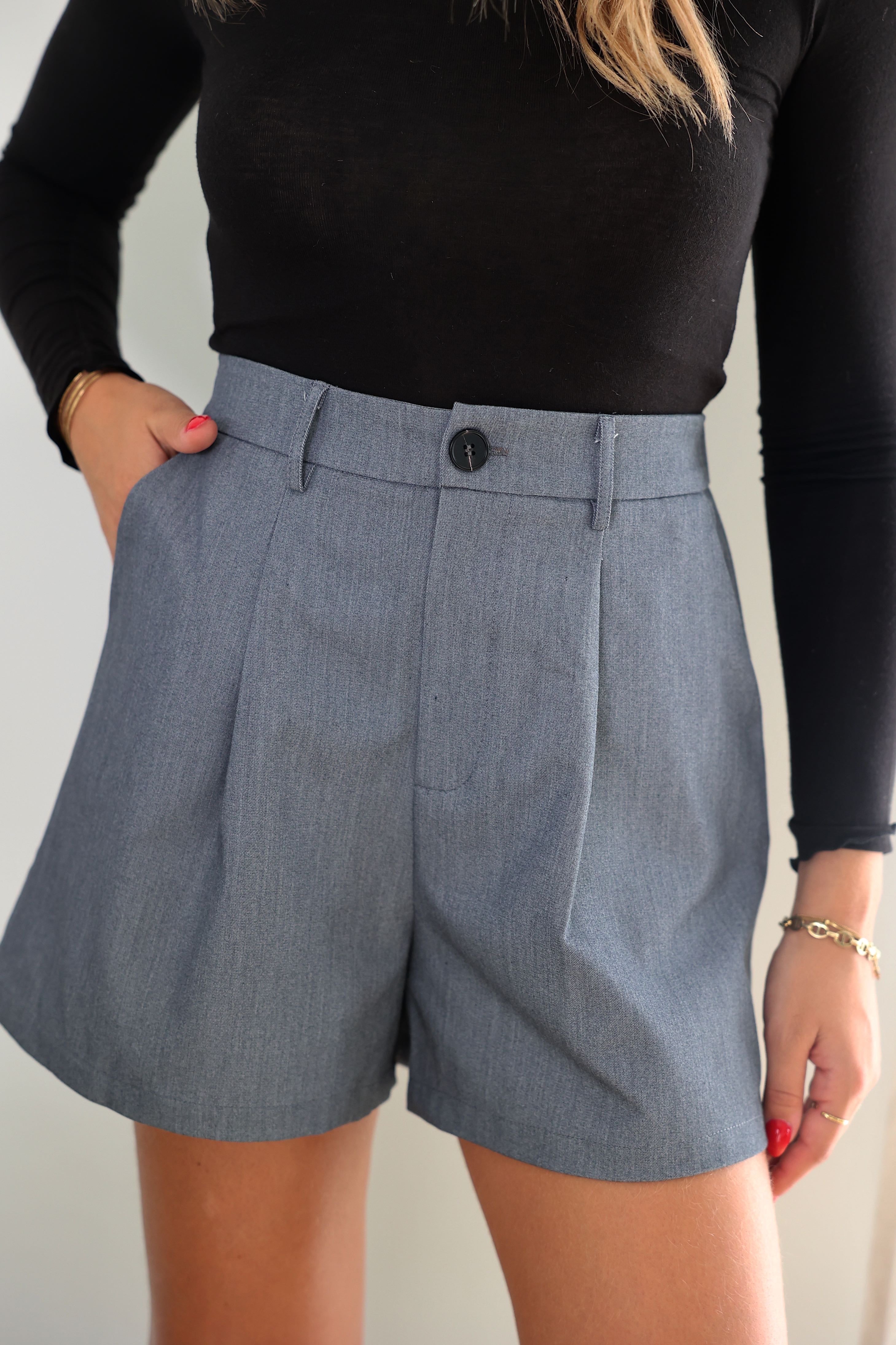 NONA SHORTS - GREY