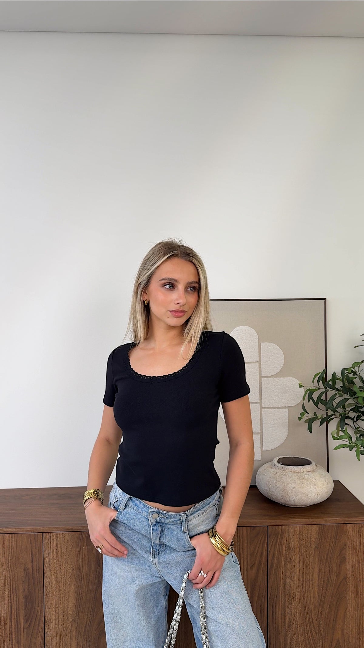 CAMISETA MIRA - NEGRO
