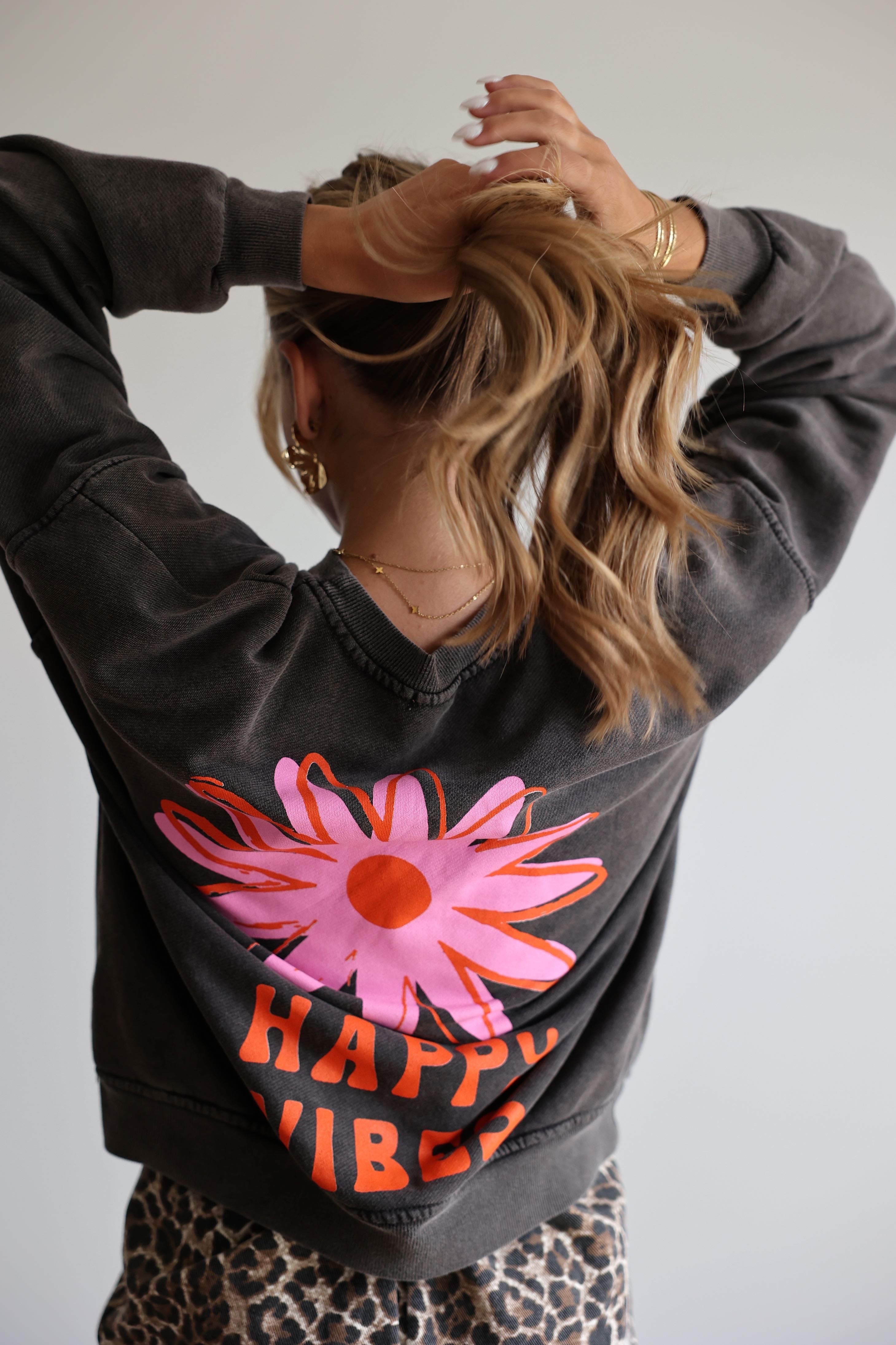 SUDADERA HAPPY VIBES - GRIS