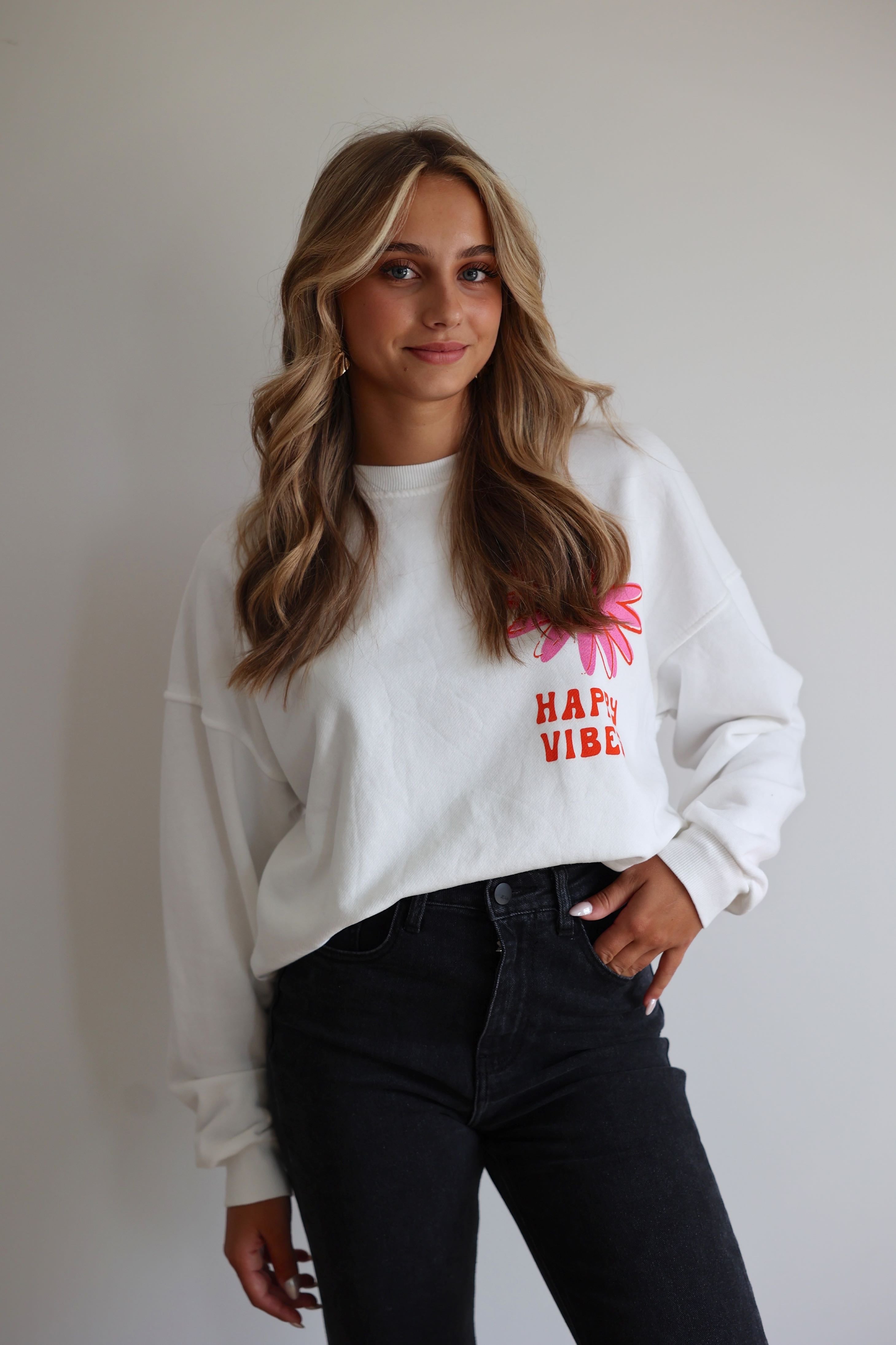 HAPPY VIBES SWEATSHIRT - WHITE