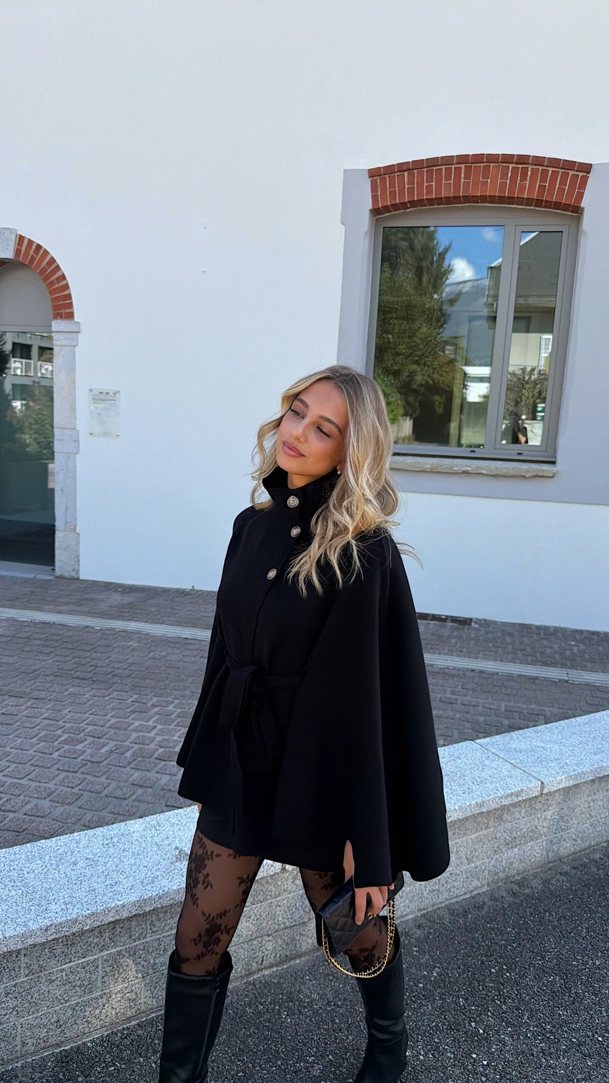 LEYNA CAPE - BLACK