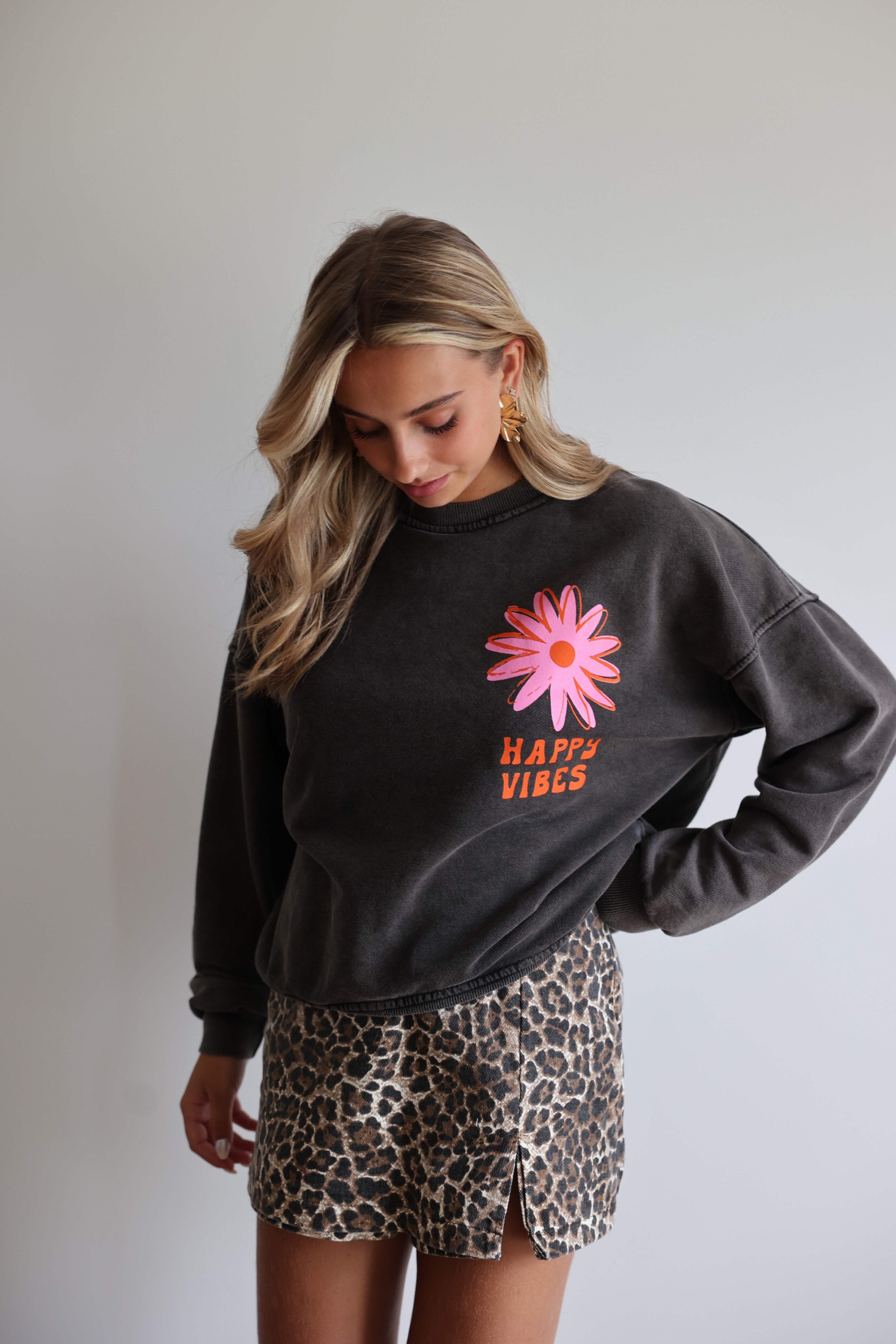 SUDADERA HAPPY VIBES - GRIS