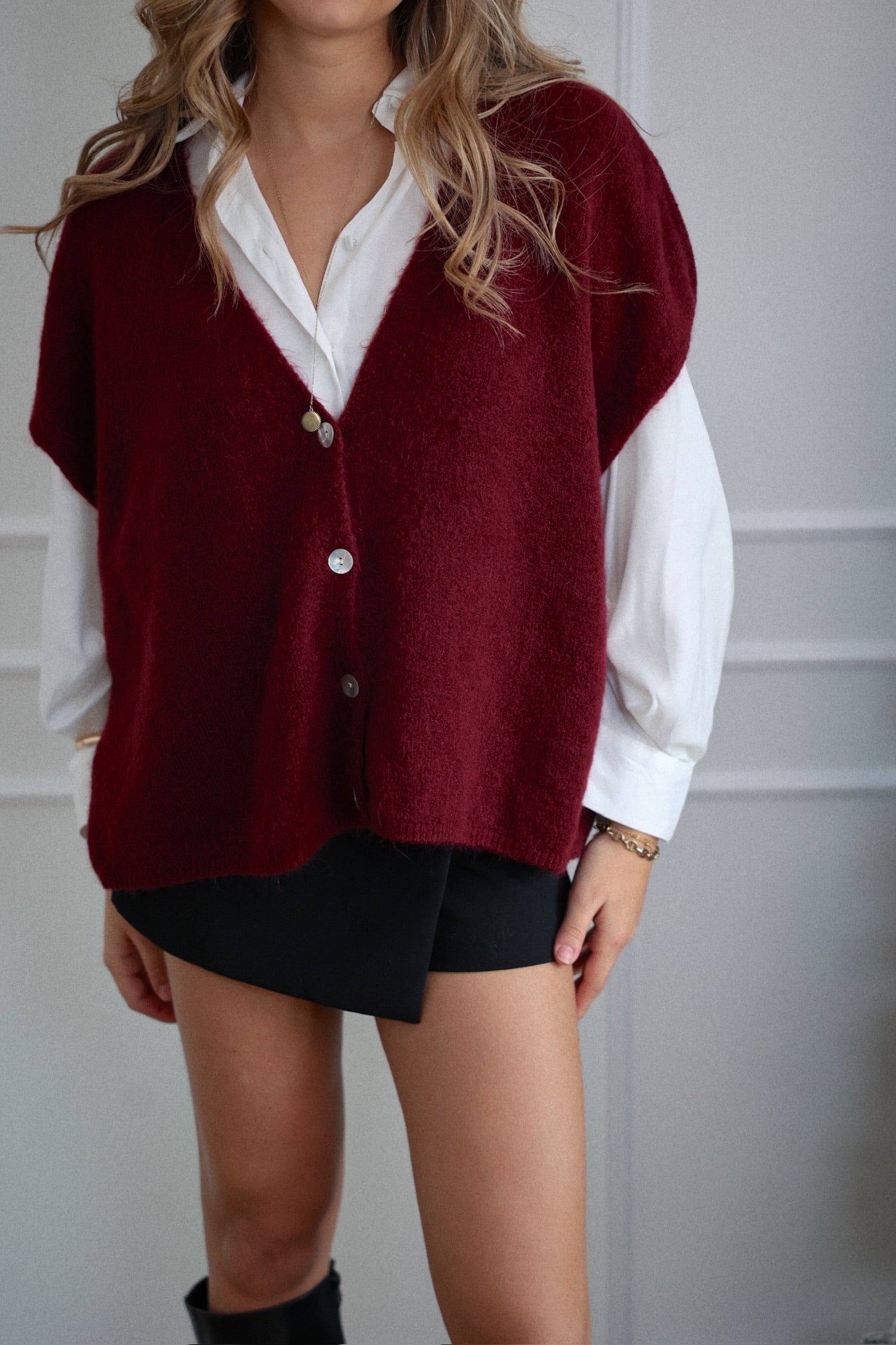 STELLY SLEEVELESS VEST - BURGUNDY