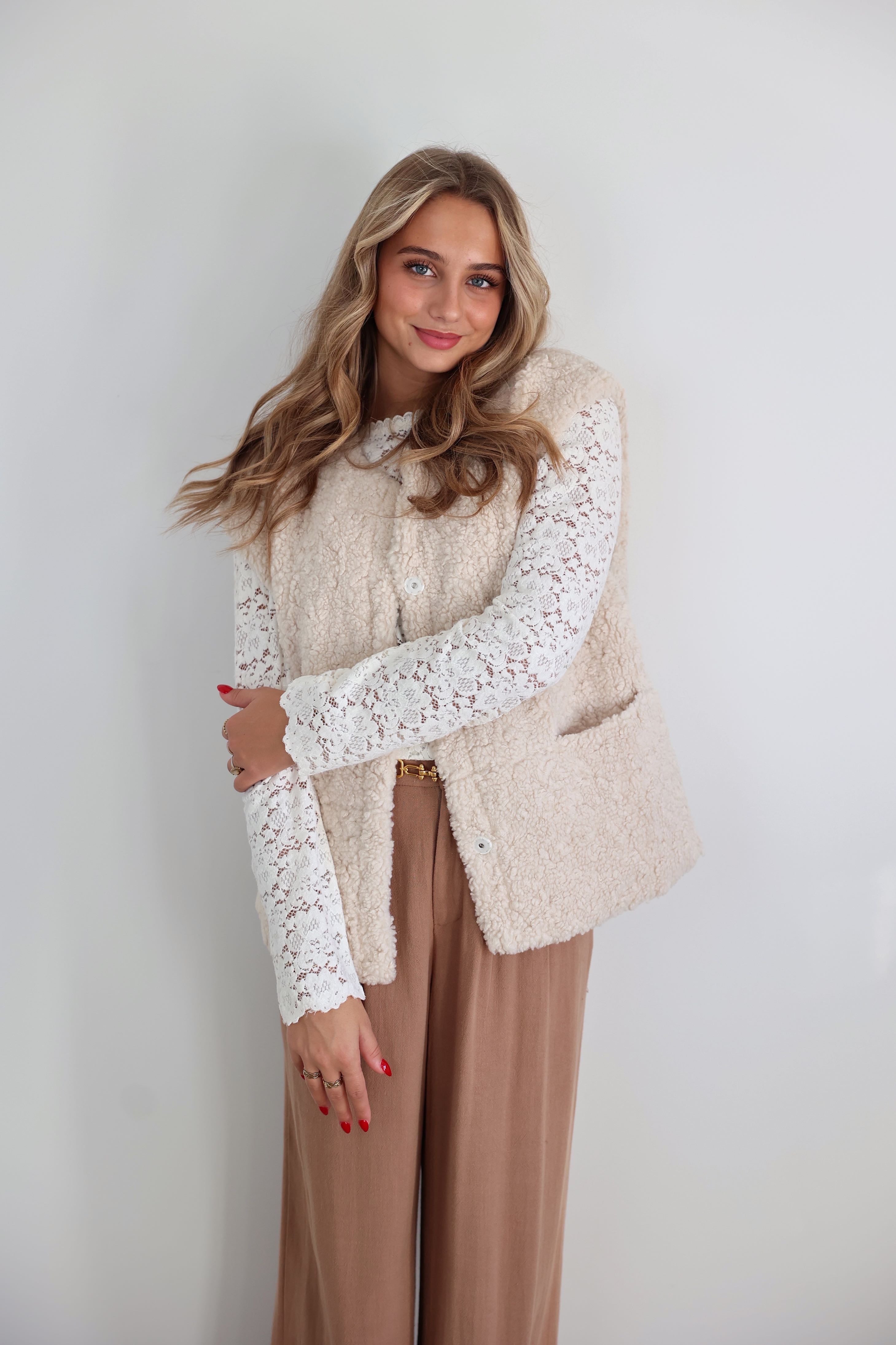 ELMA SLEEVELESS JACKET - BEIGE