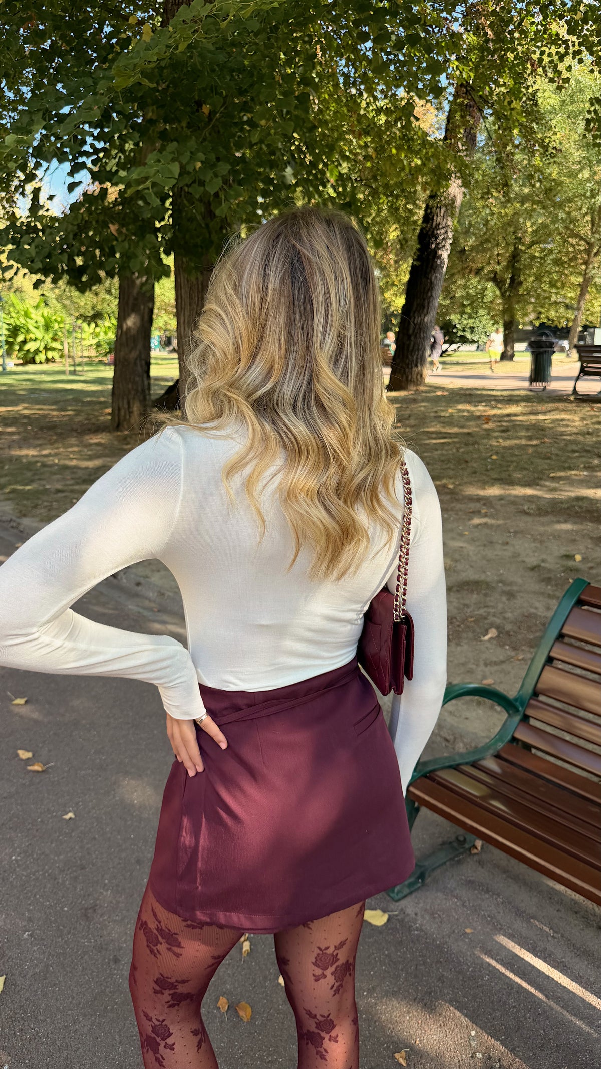 LOREN SKORT - BURGUNDY