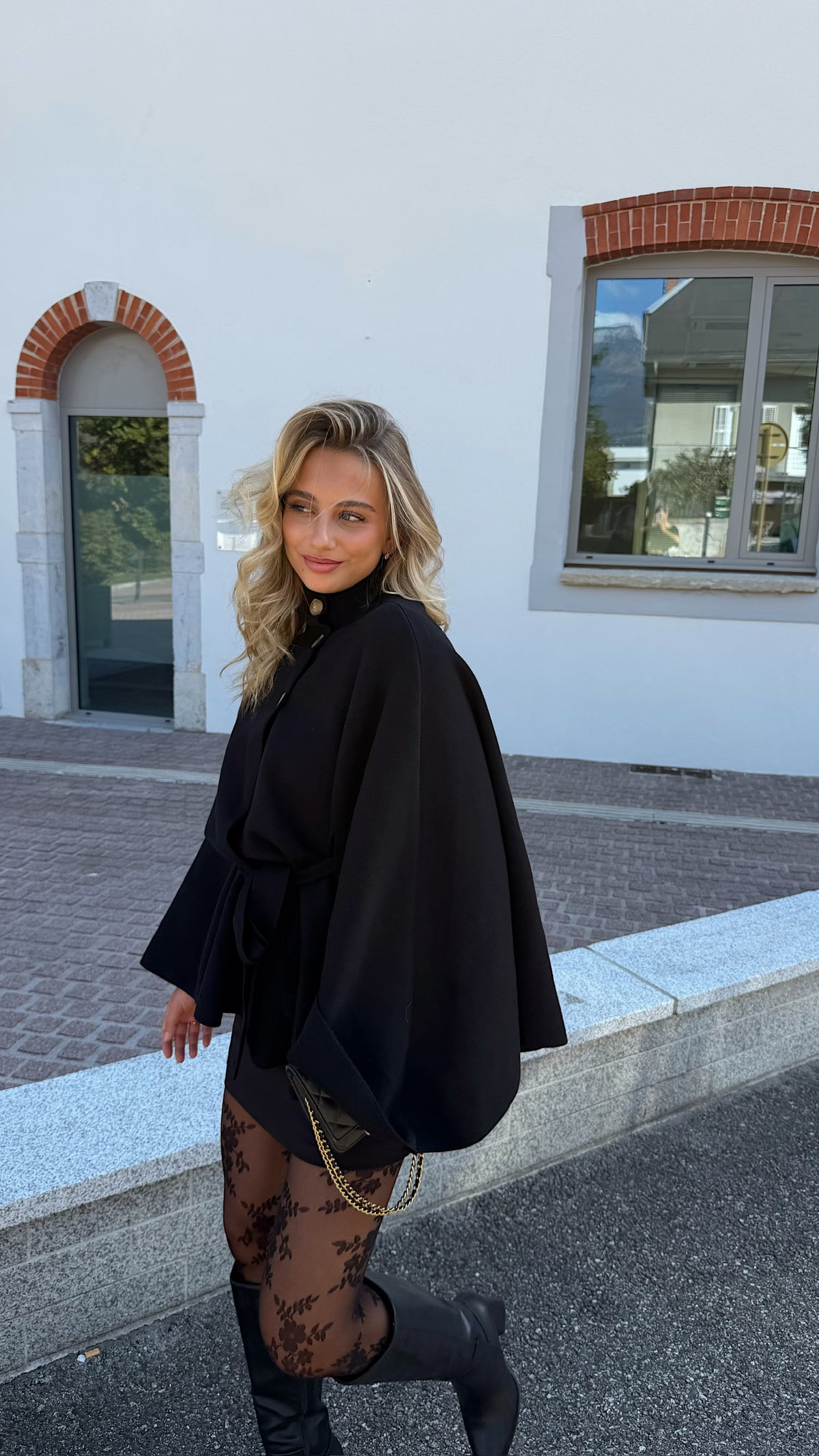 LEYNA CAPE - BLACK