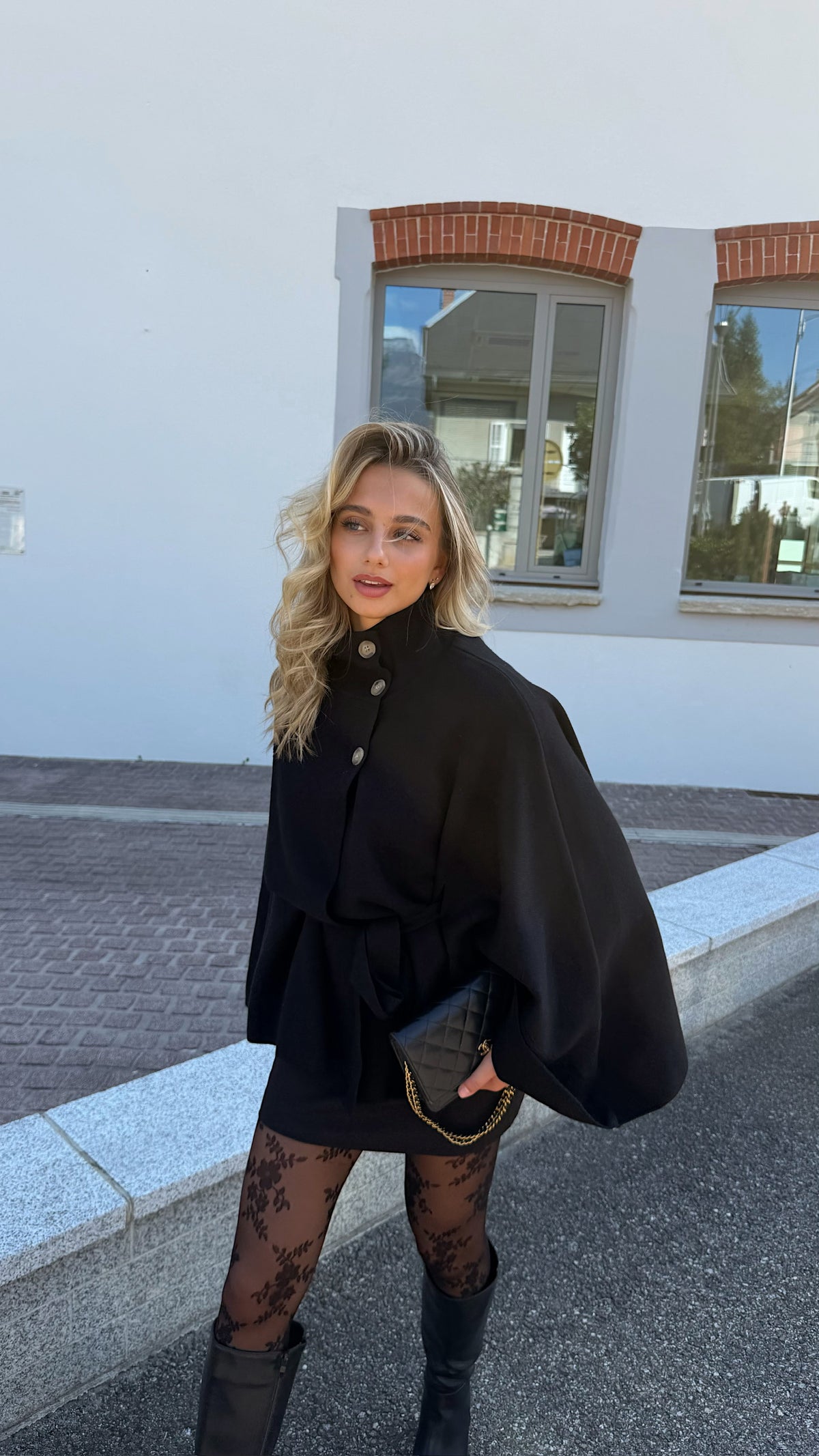 LEYNA CAPE - BLACK