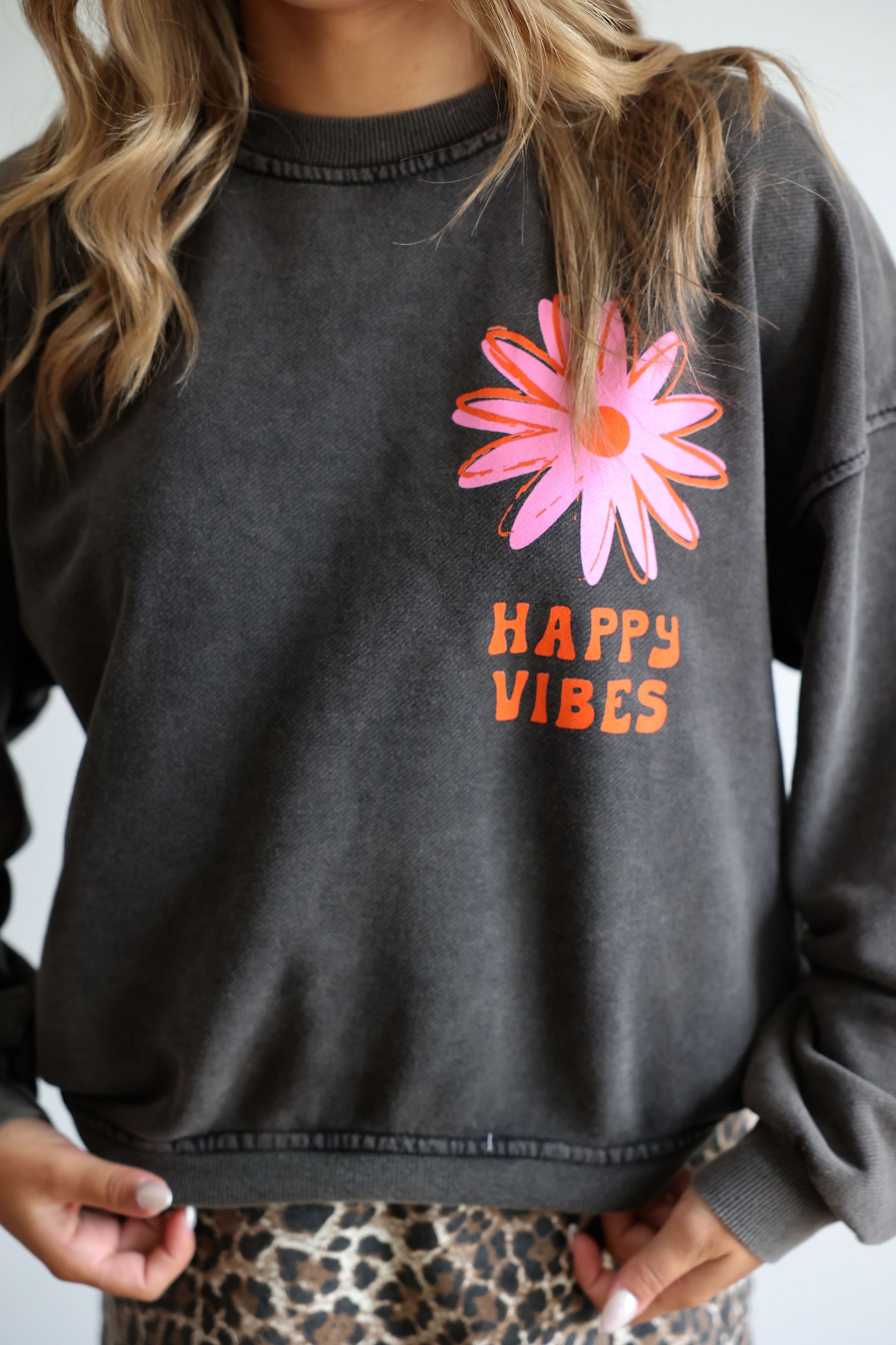 HAPPY VIBES SWEATSHIRT - GREY